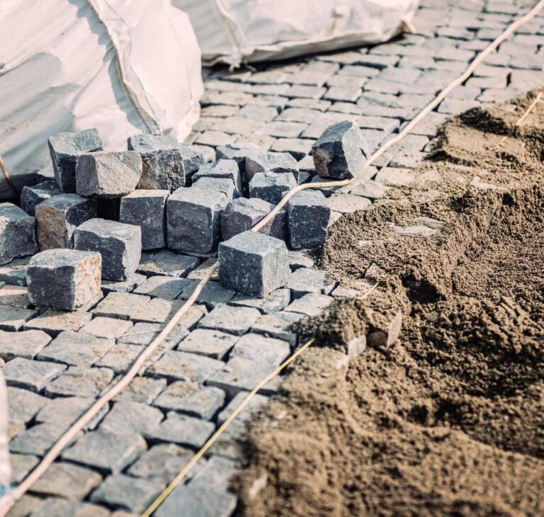 Ile podsypki pod kostkę na m2? Przewodnik