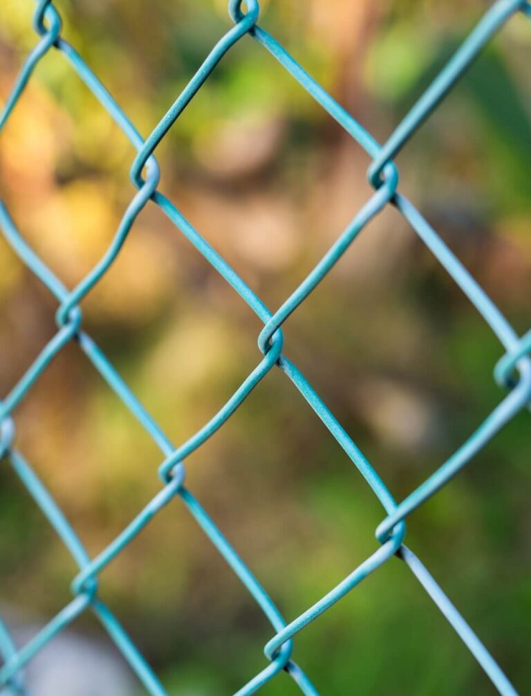 Jak naciągać siatkę ogrodzeniową? Praktyczny poradnik