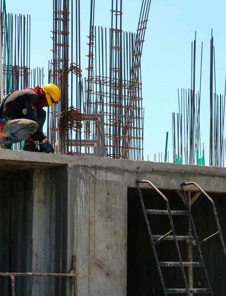 Problemy z płynnością w branży budowlanej – jak uniknąć przestojów na budowie?