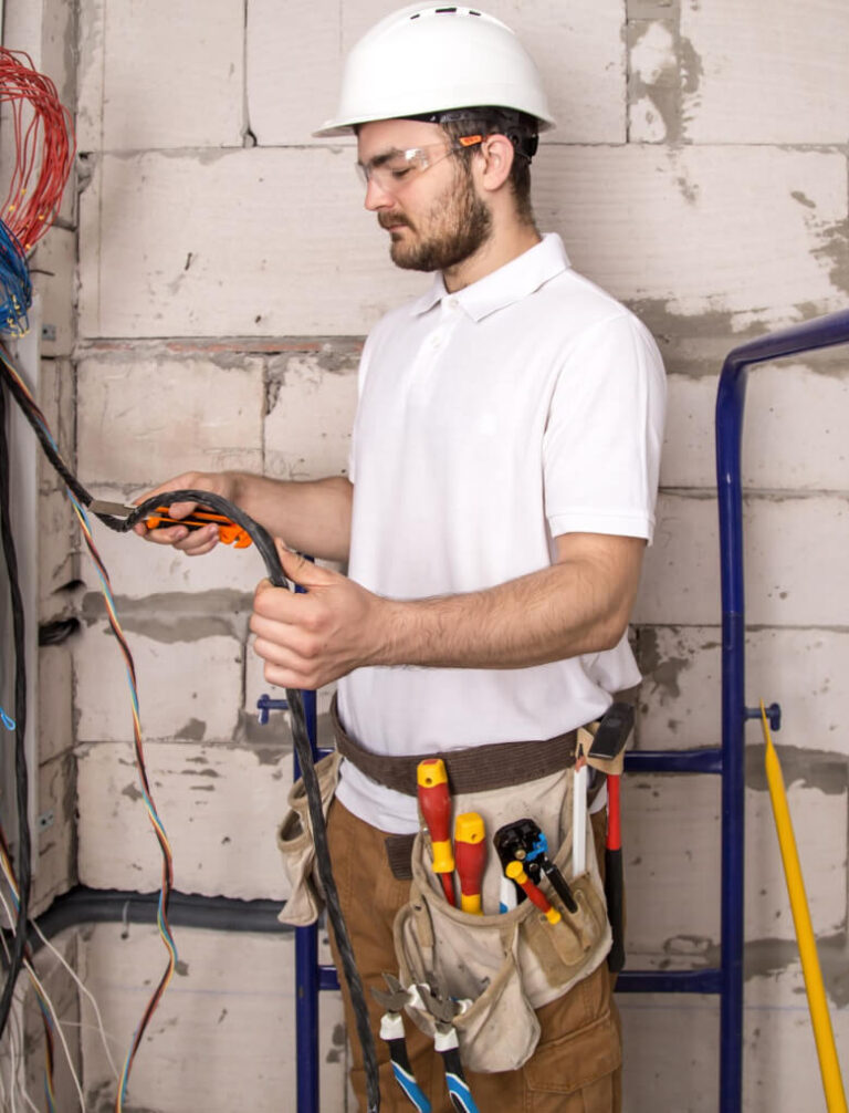 Ile kosztuje instalacja elektryczna w domu jednorodzinnym? Rozpiska materiałów i robocizny na 150 m²